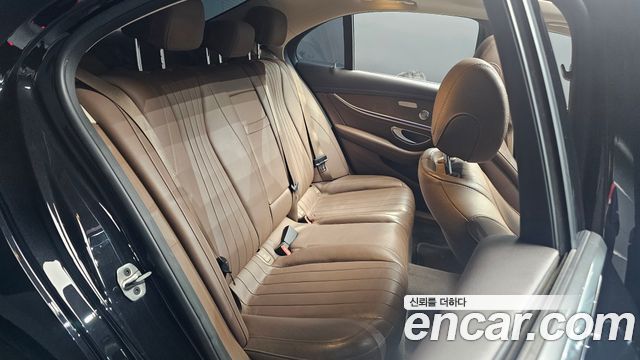 Mercedes-Benz E-Class (W213) E300 4MATIC Exclusive 2019 — фото 11