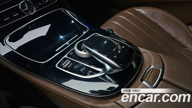Mercedes-Benz E-Class (W213) E300 4MATIC Exclusive 2019 — фото 27
