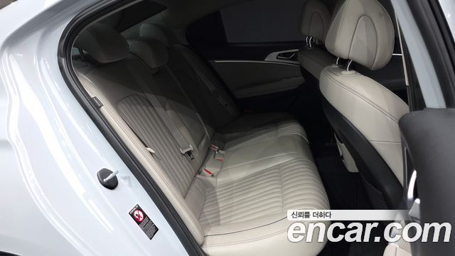 Genesis G70 2.0T Elite 2019 — фото 16