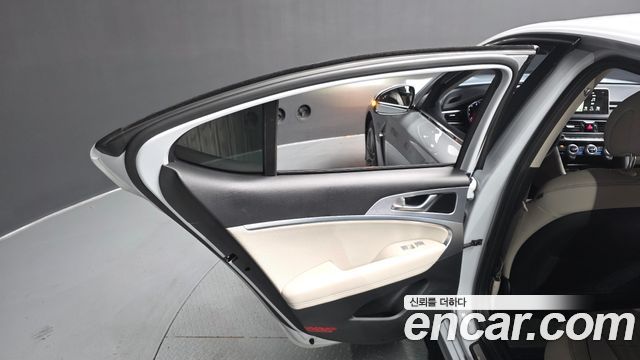 Genesis G70 2.0T Elite 2019 — фото 31