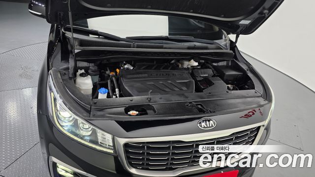 Kia Carnival 9-Seater Prstige 2019 — фото 6