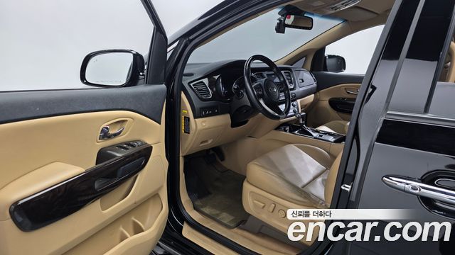 Kia Carnival 9-Seater Prstige 2019 — фото 10
