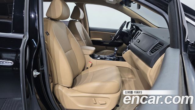 Kia Carnival 9-Seater Prstige 2019 — фото 11