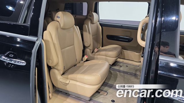 Kia Carnival 9-Seater Prstige 2019 — фото 12