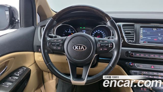 Kia Carnival 9-Seater Prstige 2019 — фото 13