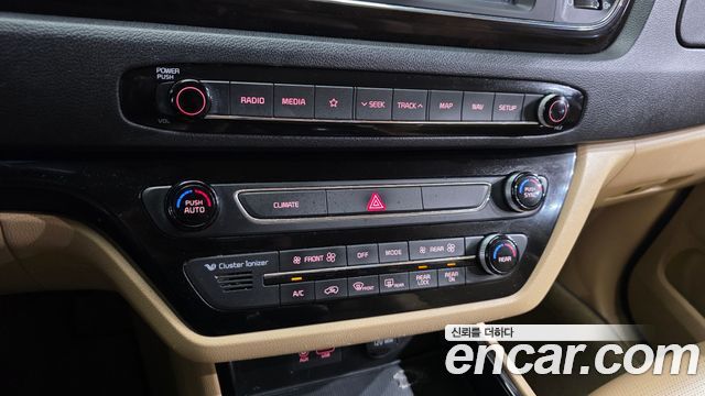 Kia Carnival 9-Seater Prstige 2019 — фото 16