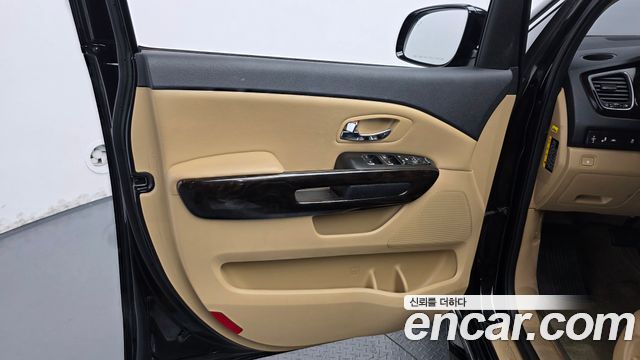 Kia Carnival 9-Seater Prstige 2019 — фото 24