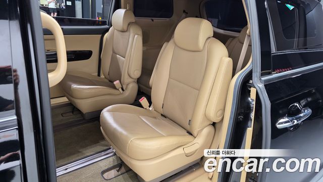 Kia Carnival 9-Seater Prstige 2019 — фото 26