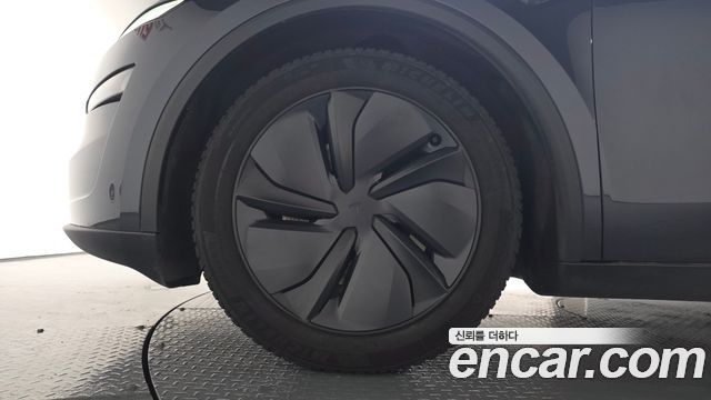 Tesla Model Y Long Range AWD 2025 — фото 5