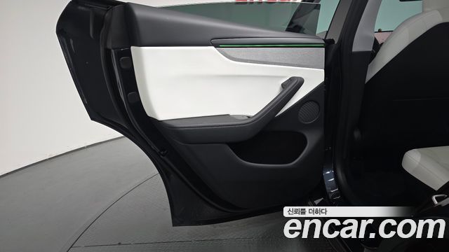 Tesla Model Y Long Range AWD 2025 — фото 31