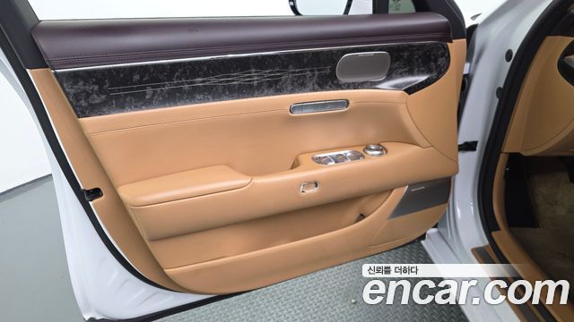 Genesis G90 (RS4) Gasoline 3.5 Turbo e-S/C AWD 2025 — фото 24