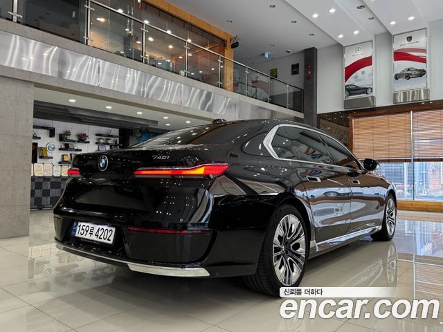 BMW 7 Series (G70) 740i sDrive Design Pure Excellence 2023 — фото 2
