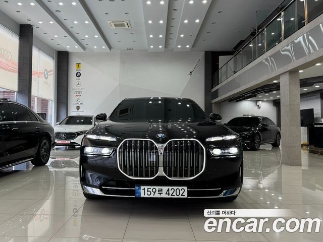 BMW 7 Series (G70) 740i sDrive Design Pure Excellence 2023 — фото 3