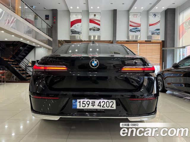 BMW 7 Series (G70) 740i sDrive Design Pure Excellence 2023 — фото 4