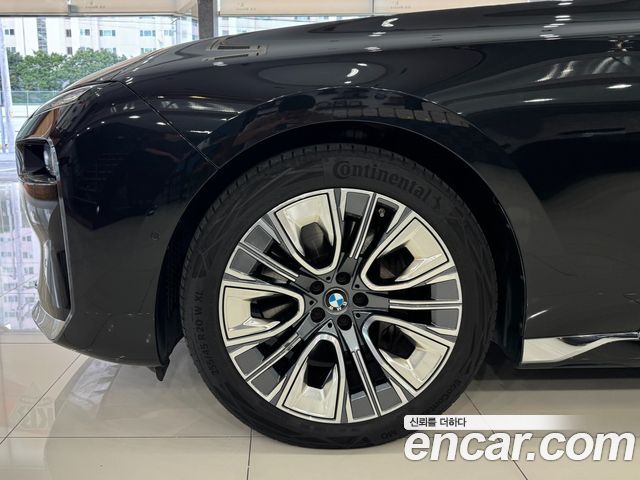 BMW 7 Series (G70) 740i sDrive Design Pure Excellence 2023 — фото 5