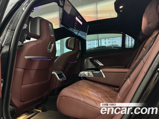 BMW 7 Series (G70) 740i sDrive Design Pure Excellence 2023 — фото 18