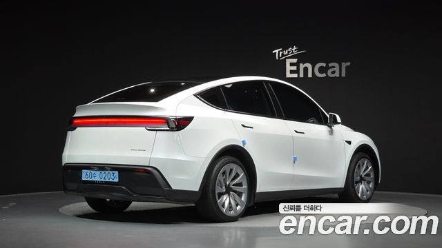 Tesla Model Y Long Range AWD 2025 — фото 2
