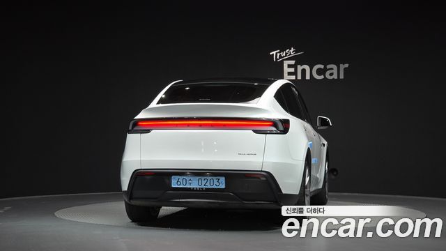 Tesla Model Y Long Range AWD 2025 — фото 4