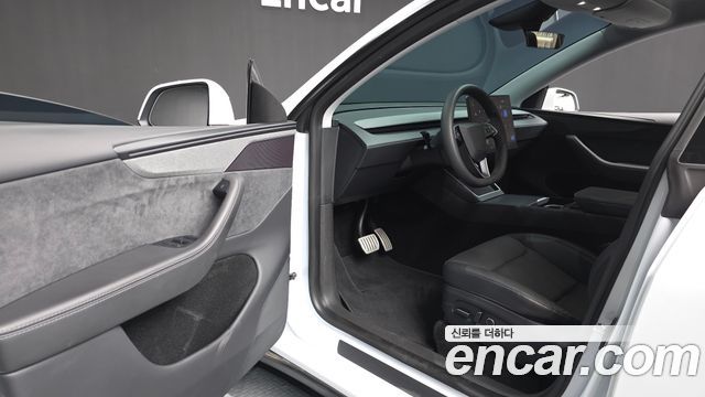 Tesla Model Y Long Range AWD 2025 — фото 10