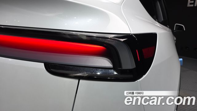 Tesla Model Y Long Range AWD 2025 — фото 23