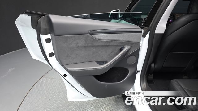 Tesla Model Y Long Range AWD 2025 — фото 25