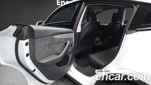 Tesla Model Y Long Range AWD 2025 — фото 26