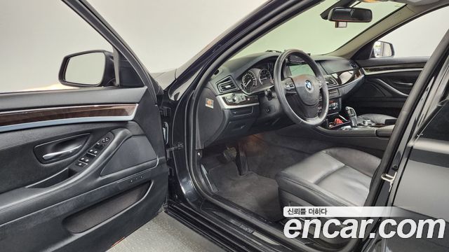 BMW 5 Series (F10) 528i 2012 — фото 10