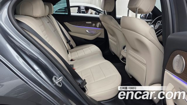 Mercedes-Benz E-Class (W213) E220d 4MATIC Exclusive 2023 — фото 12