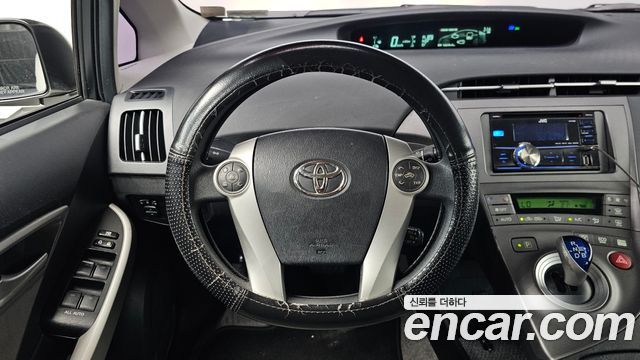Toyota Prius 1.8 E 2012 — фото 17