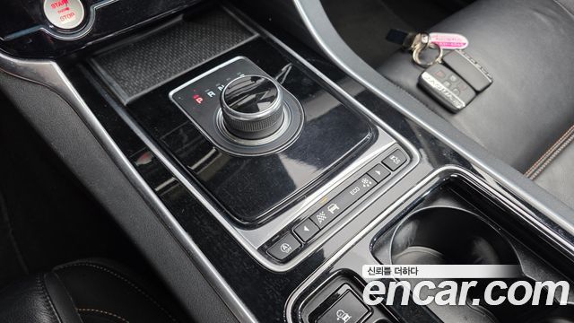 Jaguar XE 20t Prestige 2018 — фото 9