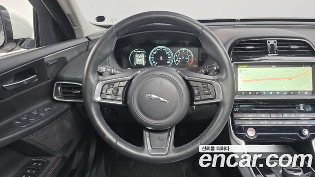 Jaguar XE 20t Prestige 2018 — фото 13