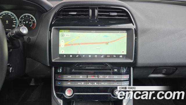 Jaguar XE 20t Prestige 2018 — фото 14