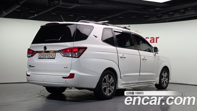 KG Mobility (SsangYong) Korando Turismo 4WD 11-Seater Adventure 60th Edition 2015 — фото 2