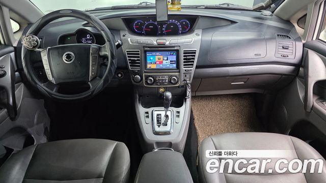 KG Mobility (SsangYong) Korando Turismo 4WD 11-Seater Adventure 60th Edition 2015 — фото 7