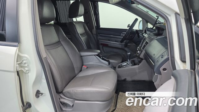 KG Mobility (SsangYong) Korando Turismo 4WD 11-Seater Adventure 60th Edition 2015 — фото 11