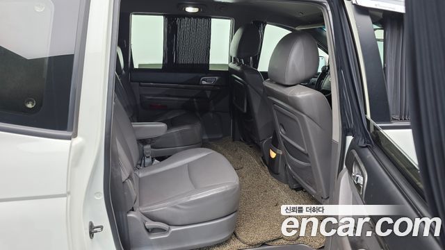 KG Mobility (SsangYong) Korando Turismo 4WD 11-Seater Adventure 60th Edition 2015 — фото 12