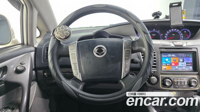 KG Mobility (SsangYong) Korando Turismo 4WD 11-Seater Adventure 60th Edition 2015 — фото 13