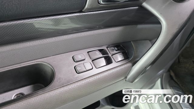 KG Mobility (SsangYong) Korando Turismo 4WD 11-Seater Adventure 60th Edition 2015 — фото 17