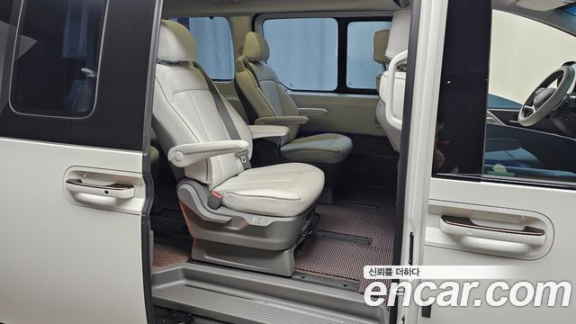 Hyundai Staria 4WD Lounge 9-Seater Limousine 2025 — фото 11