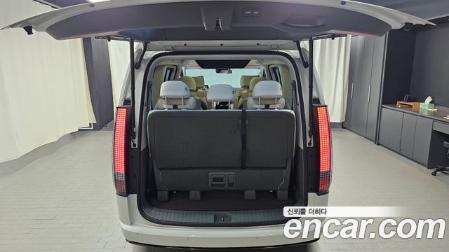 Hyundai Staria 4WD Lounge 9-Seater Limousine 2025 — фото 16