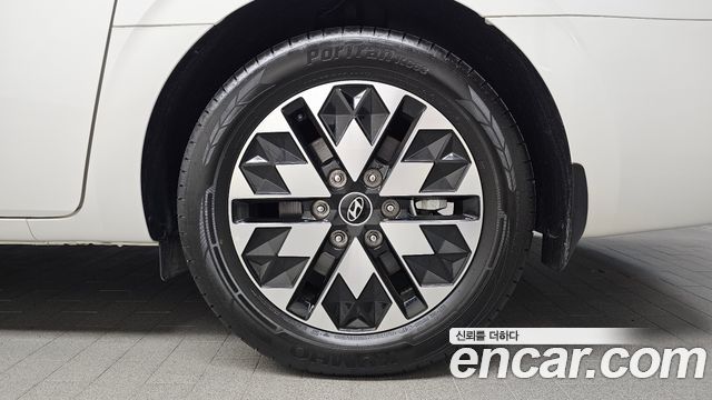 Hyundai Staria 4WD Lounge 9-Seater Limousine 2025 — фото 21