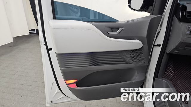 Hyundai Staria 4WD Lounge 9-Seater Limousine 2025 — фото 24