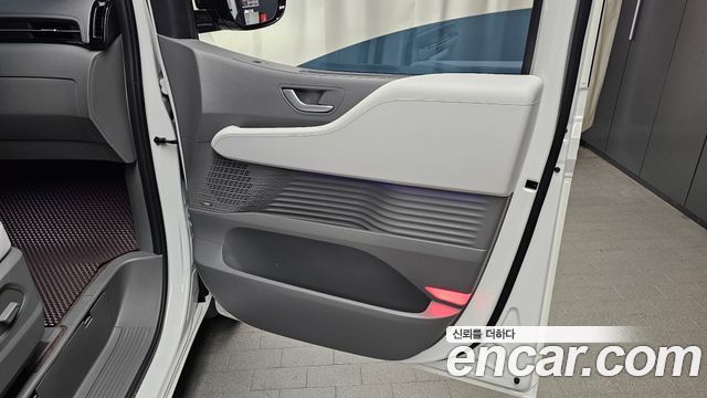 Hyundai Staria 4WD Lounge 9-Seater Limousine 2025 — фото 25