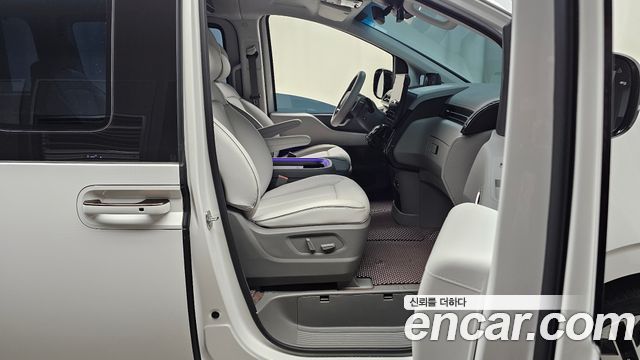 Hyundai Staria 4WD Lounge 9-Seater Limousine 2025 — фото 26