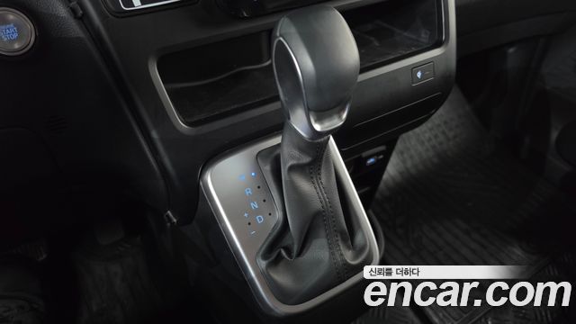 Hyundai Staria L3.5 Tourer 9-Seater Modern 2023 — фото 9