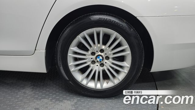BMW 5 Series (F10) 520d xDrive 2015 — фото 21