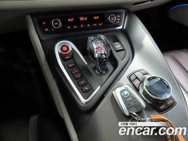 BMW i8 Coupe 2015 — фото 17