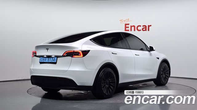 Tesla Model Y RWD 2024 — фото 2