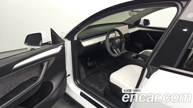 Tesla Model Y RWD 2024 — фото 11