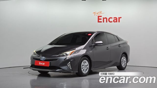 Toyota Prius (IV) 1.8 E 2017 — фото 1